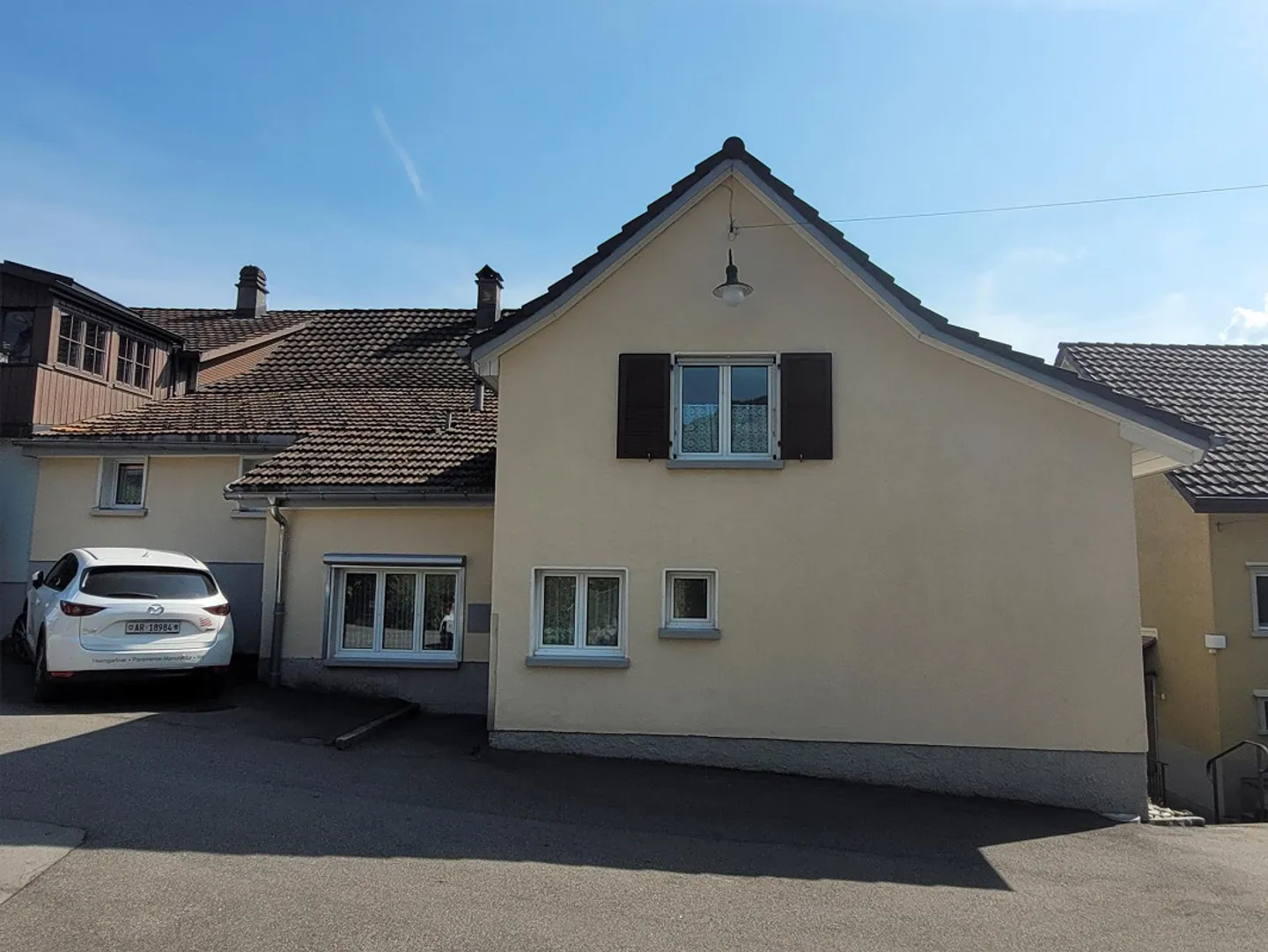 Affascinante casa ristrutturata di 5,5 stanze a 9450 Altstätten - Foto 1 di 12