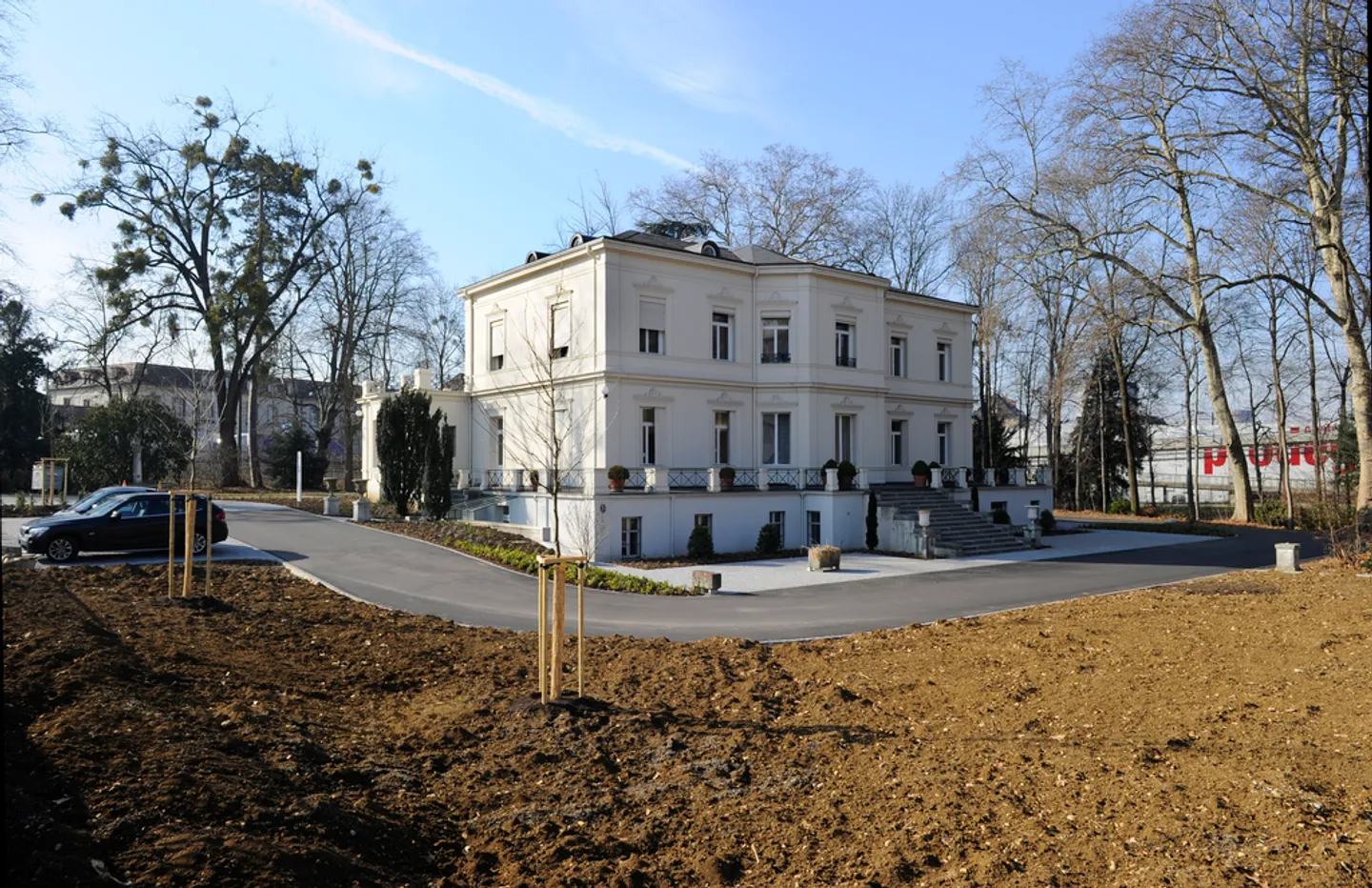 Your new company headquarters in a representative villa - Photo 2 of 12