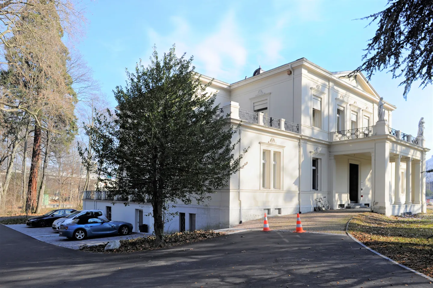 Your new company headquarters in a representative villa - Photo 4 of 12