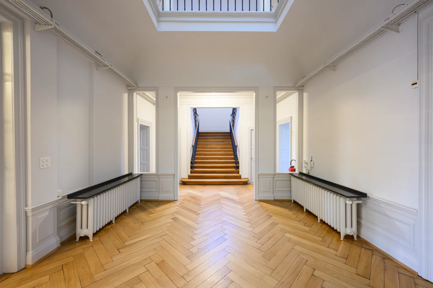 Your new company headquarters in a representative villa - Photo 5 of 12