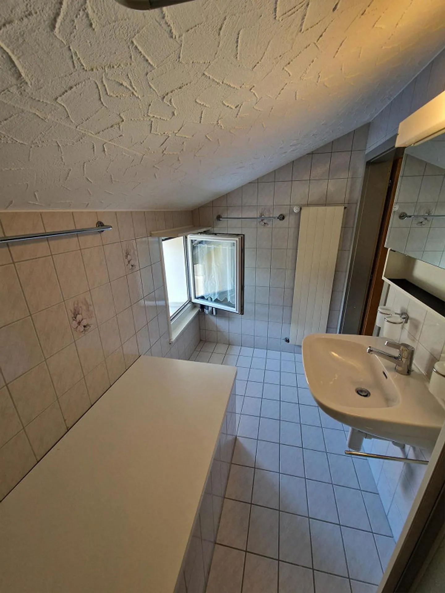 Affascinante casa ristrutturata di 5,5 stanze a 9450 Altstätten - Foto 5 di 12