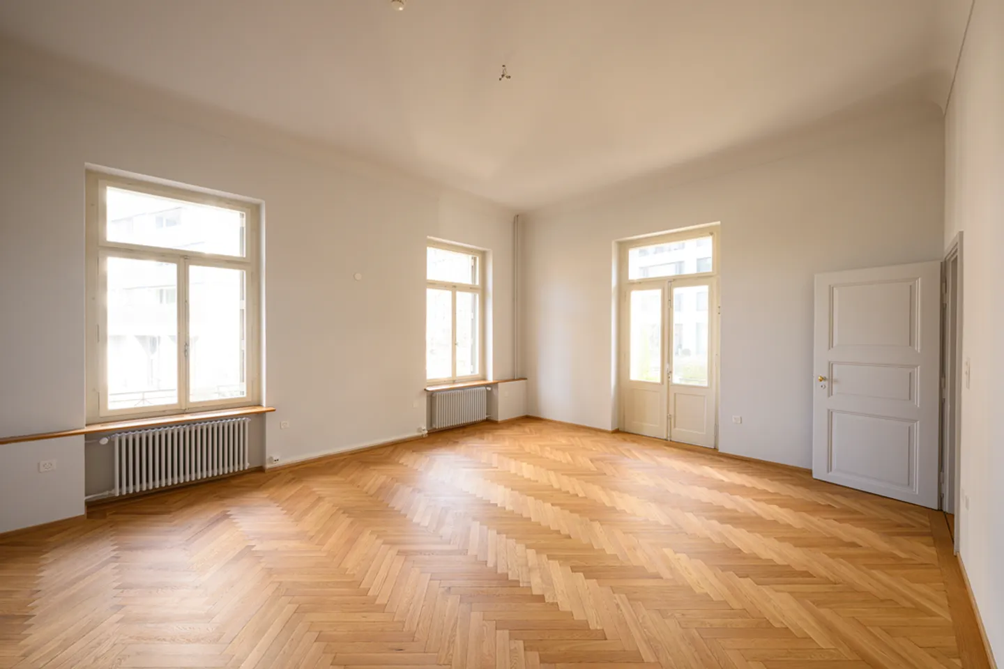 Your new company headquarters in a representative villa - Photo 9 of 12