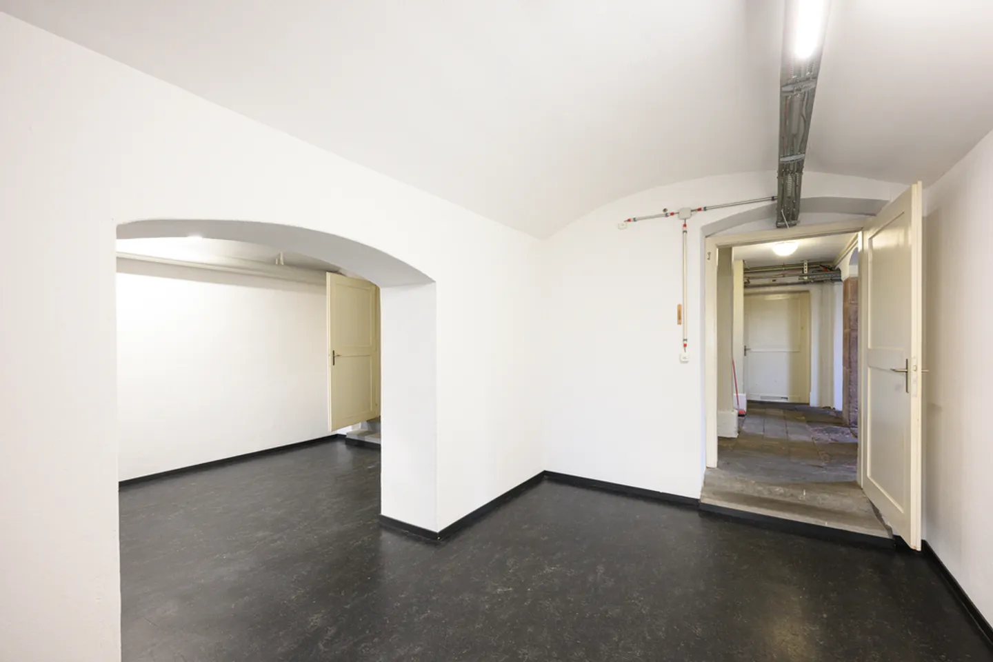 Your new company headquarters in a representative villa - Photo 12 of 12