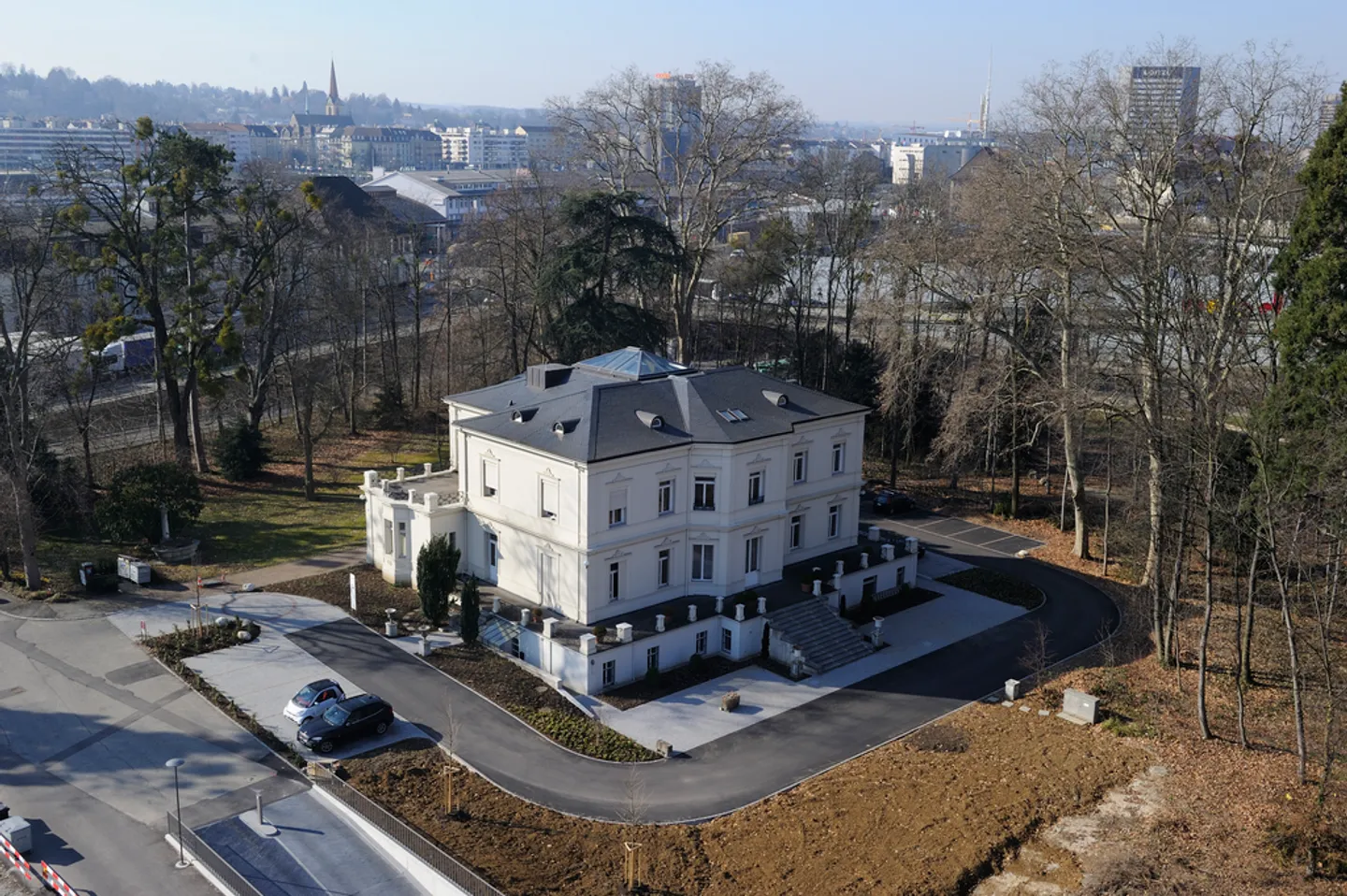 Your new company headquarters in a representative villa - Photo 1 of 12