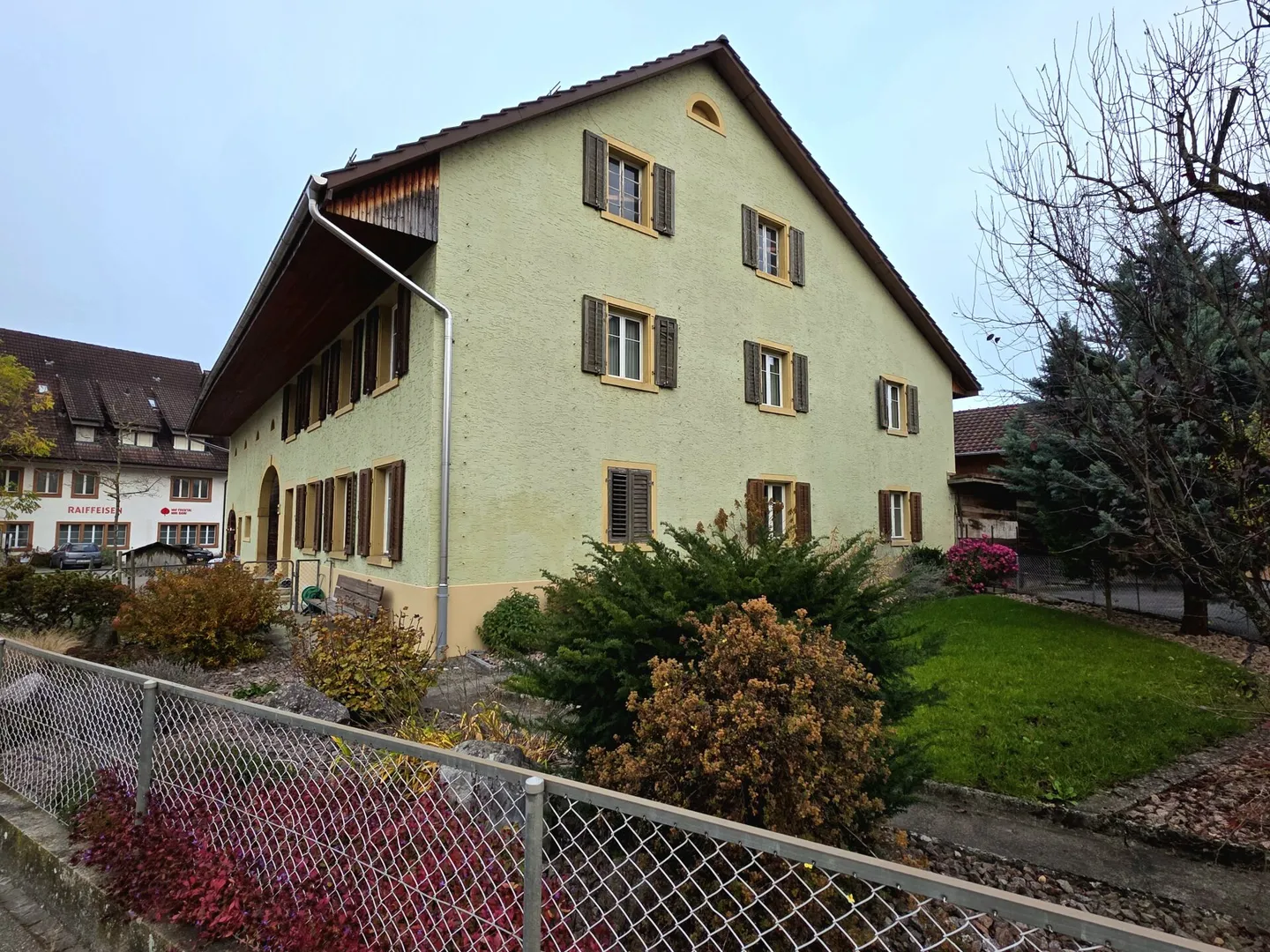 Rara opportunità di investimento nel fiorente Fricktal! Casa plurifamiliare con potenziale di espansione - Foto 2 di 13