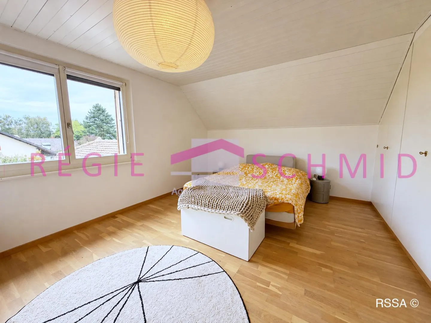Spacious Villa with Garden - Photo 7 of 10