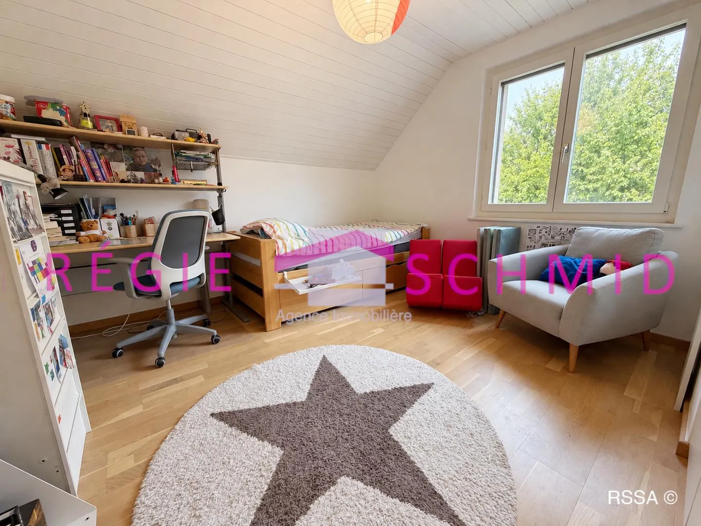 Spacious Villa with Garden - Photo 8 of 10