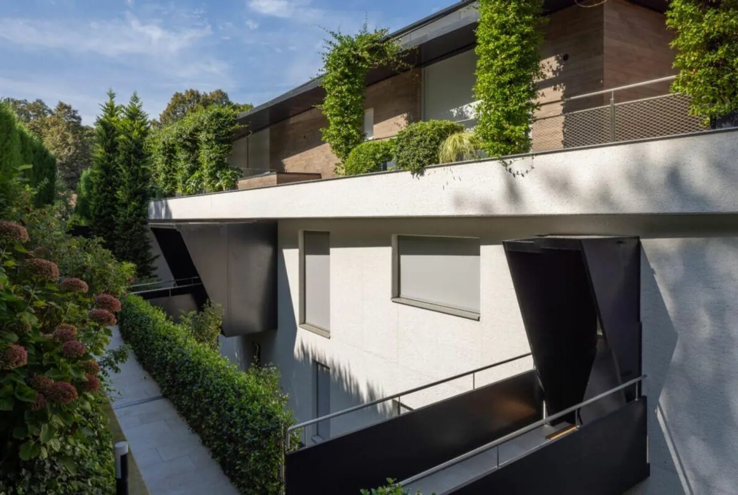 Appartamento Elegante con Giardino Privato - Foto 1 di 12