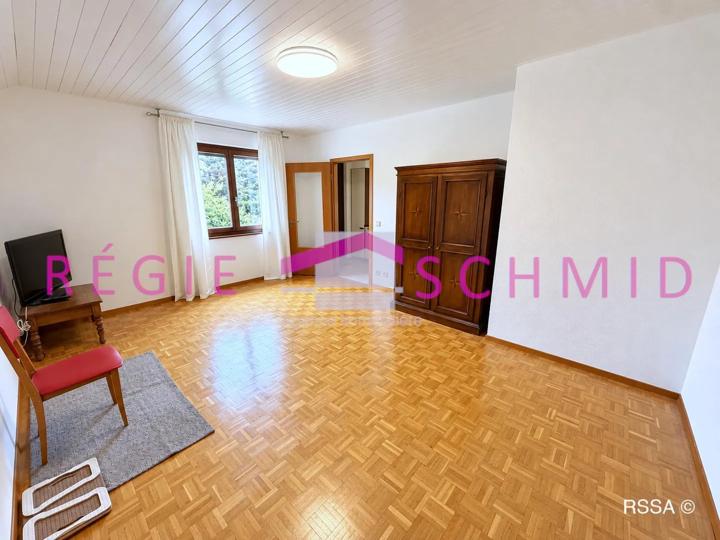 Spacious Villa with Garden - Photo 10 of 10