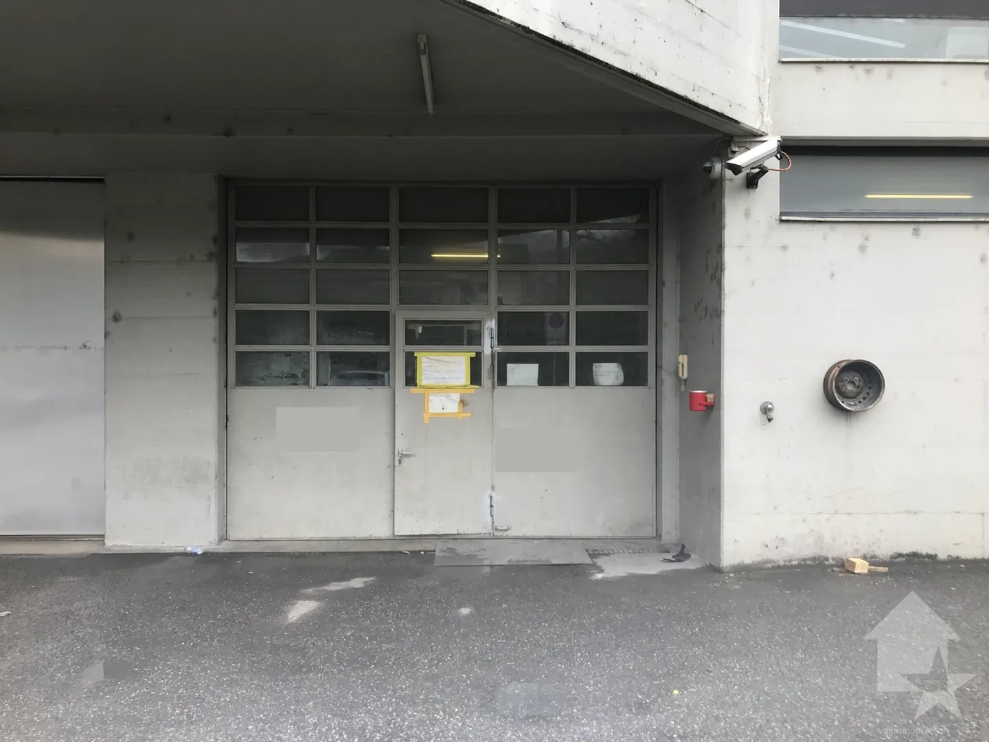 In affitto, grande deposito di circa 189 m2 nella zona commerciale di Conthey - Foto 1 di 3