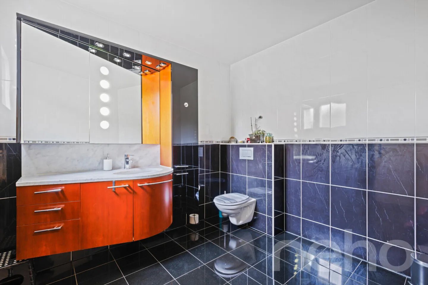 Esclusivo: Grande villa con 3 appartamenti e piscina - Foto 5 di 12