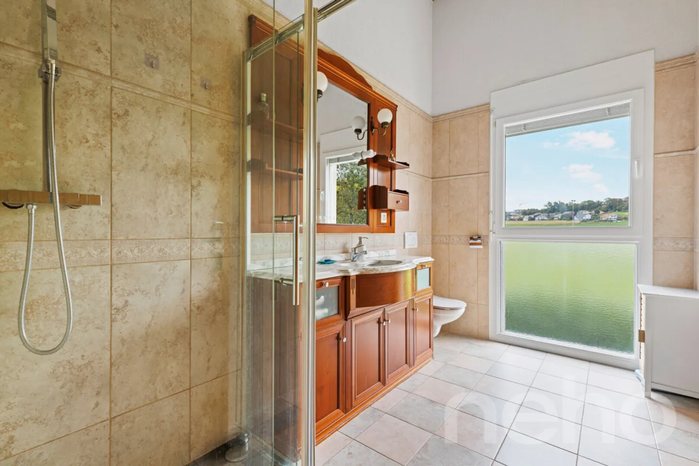 Esclusivo: Grande villa con 3 appartamenti e piscina - Foto 7 di 12