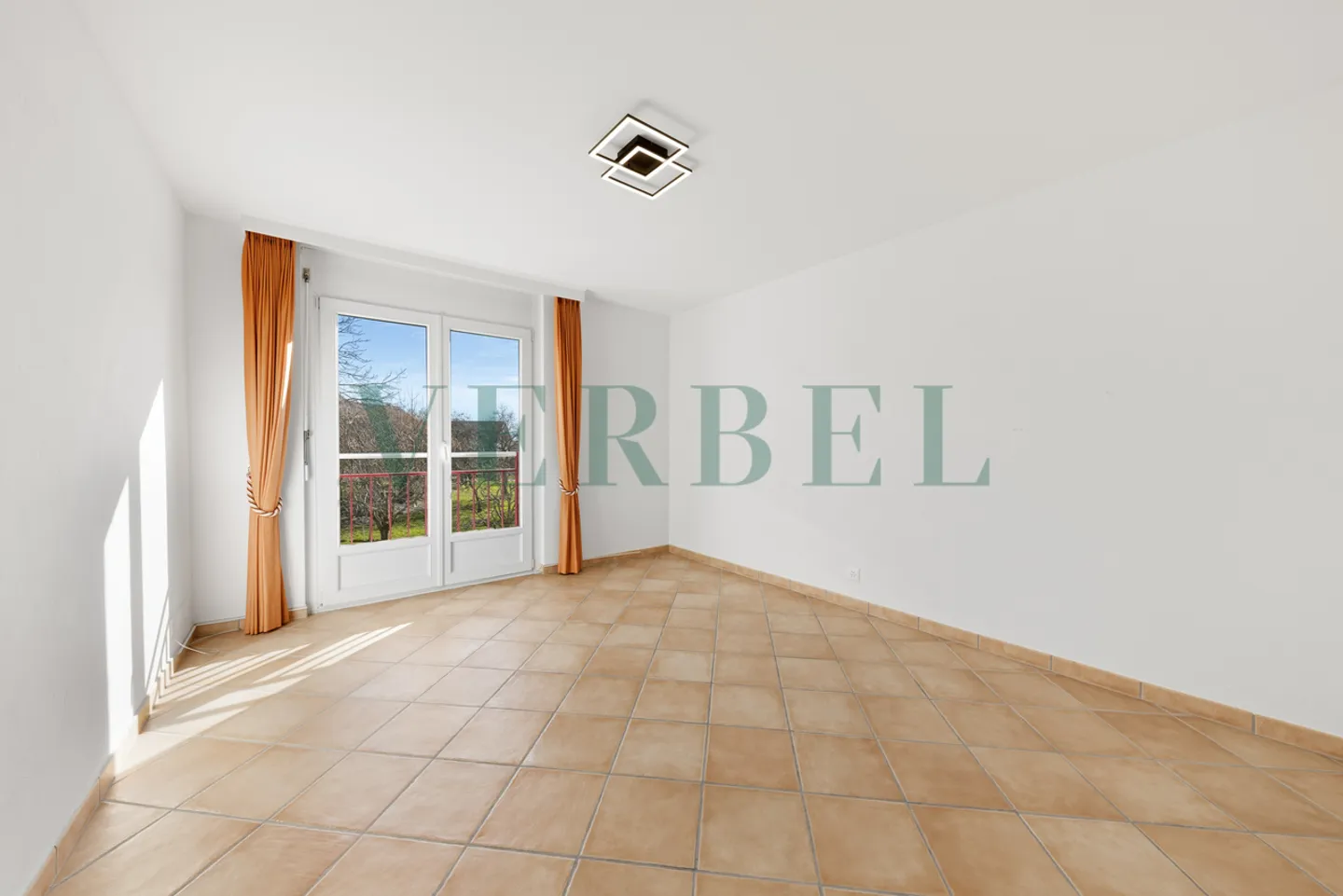 Duplex attico affascinante con camera separata - Foto 8 di 15