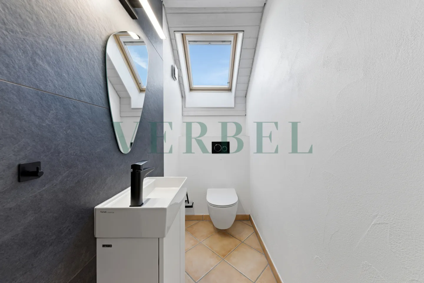 Duplex attico affascinante con camera separata - Foto 10 di 15