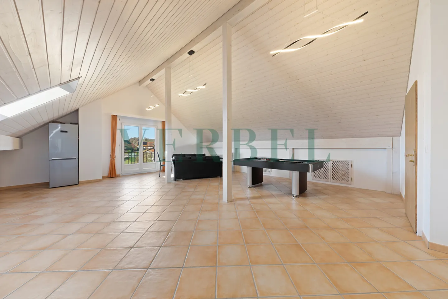 Duplex attico affascinante con camera separata - Foto 12 di 15