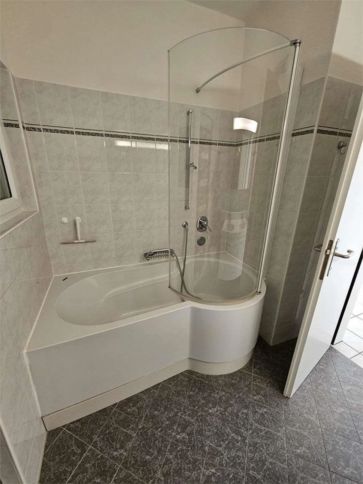 Aldesago, appartement de 3,5 pièces avec vue magnifique sur le lac - Photo 13 sur 13