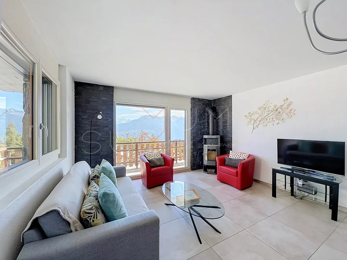 Appartamento ristrutturato con vista montagna - Foto 2 di 18