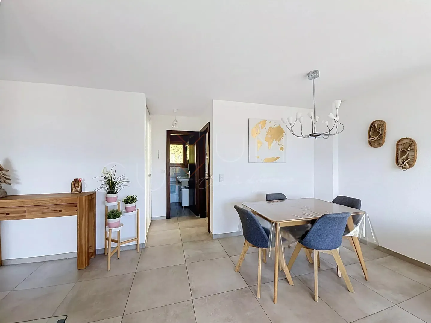 Appartamento ristrutturato con vista montagna - Foto 4 di 18