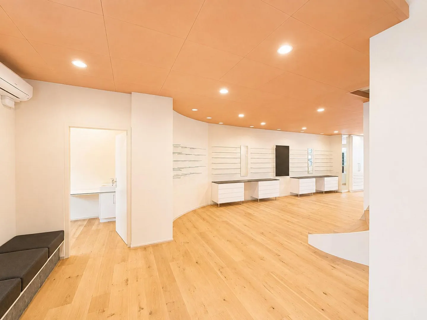 Modern Retail Space in a Central Location - Photo 3 of 8