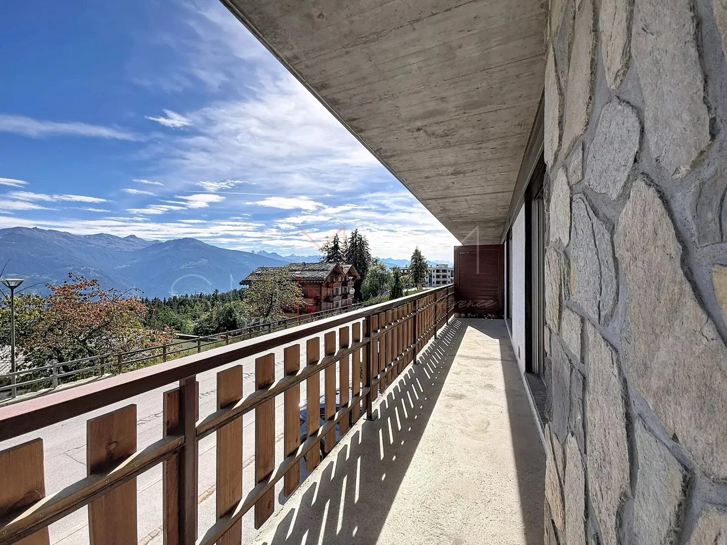 Appartamento ristrutturato con vista montagna - Foto 14 di 18