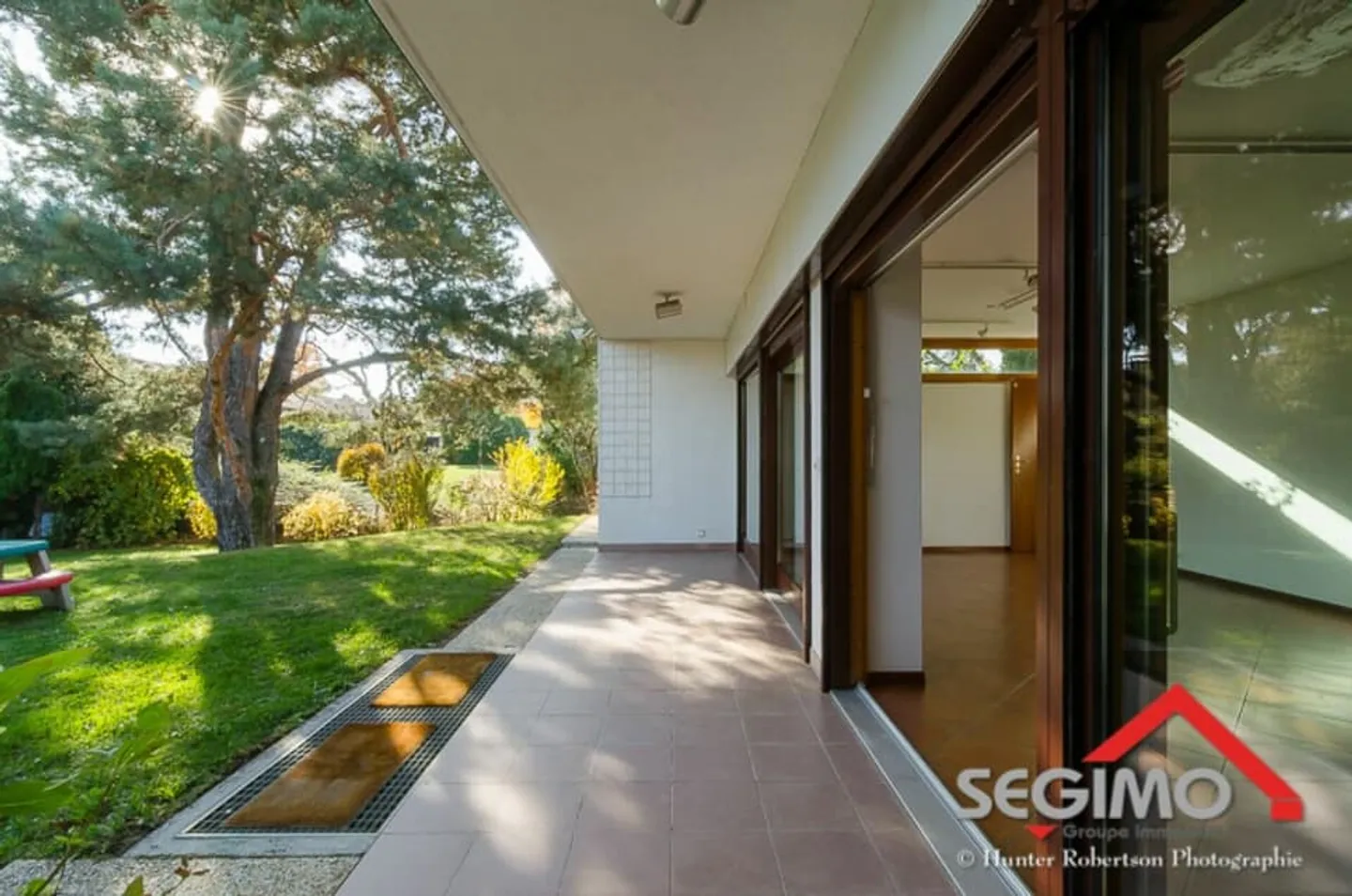 A saisir ! Villa jumelle 6.5 pièces de 150m2 à Chambésy - Photo 1 sur 5