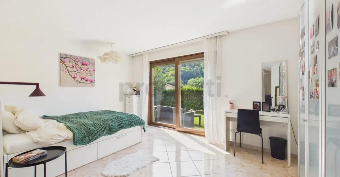 Exklusive Villa mit Pool, großem Garten und Zugang zu einem privaten Strand in Figino - Foto 6 von 10