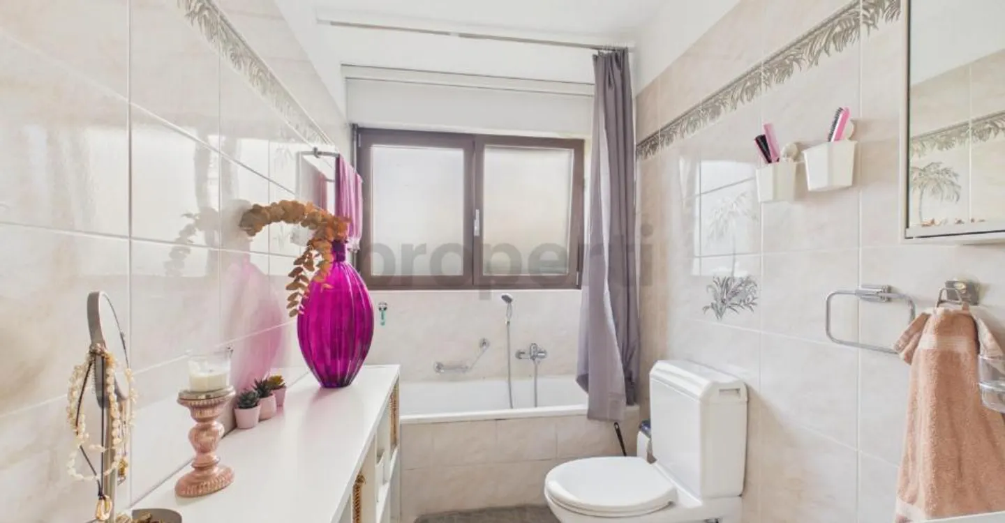 Exklusive Villa mit Pool, großem Garten und Zugang zu einem privaten Strand in Figino - Foto 7 von 10