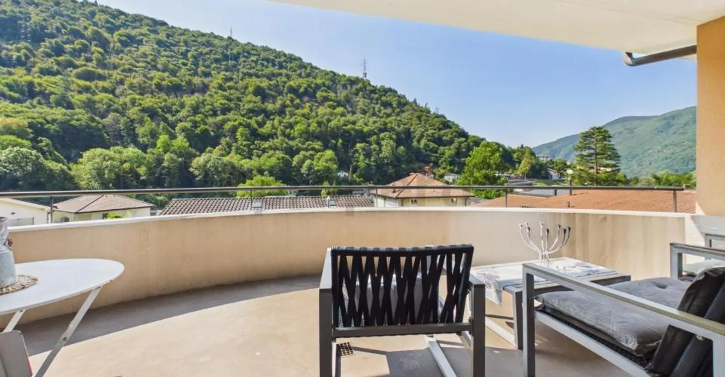 Exklusive Villa mit Pool, großem Garten und Zugang zu einem privaten Strand in Figino - Foto 9 von 10