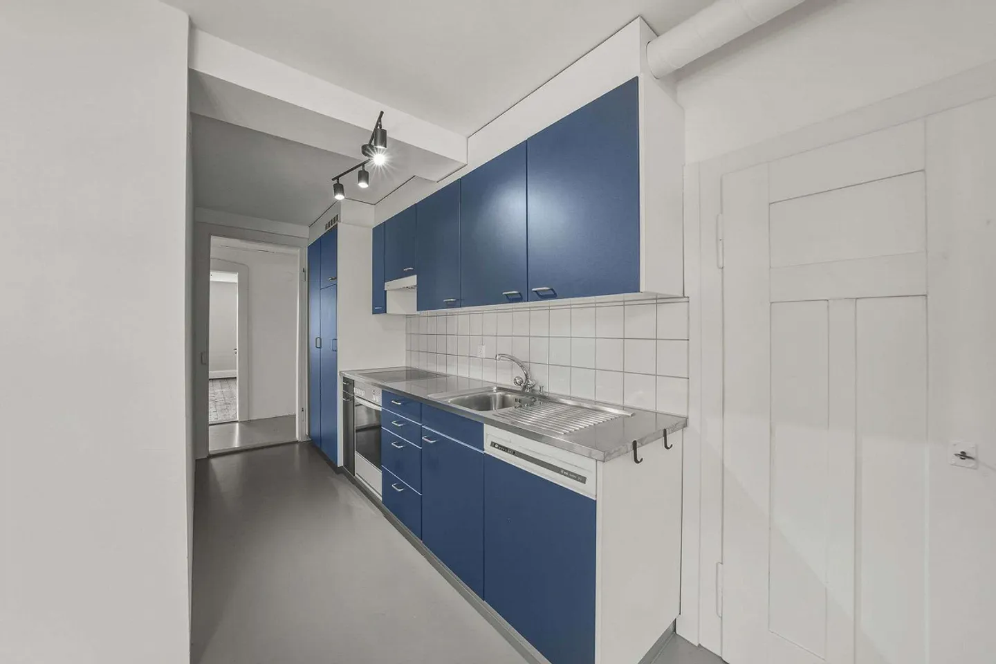 Edificio residenziale e commerciale unico - Foto 8 di 15