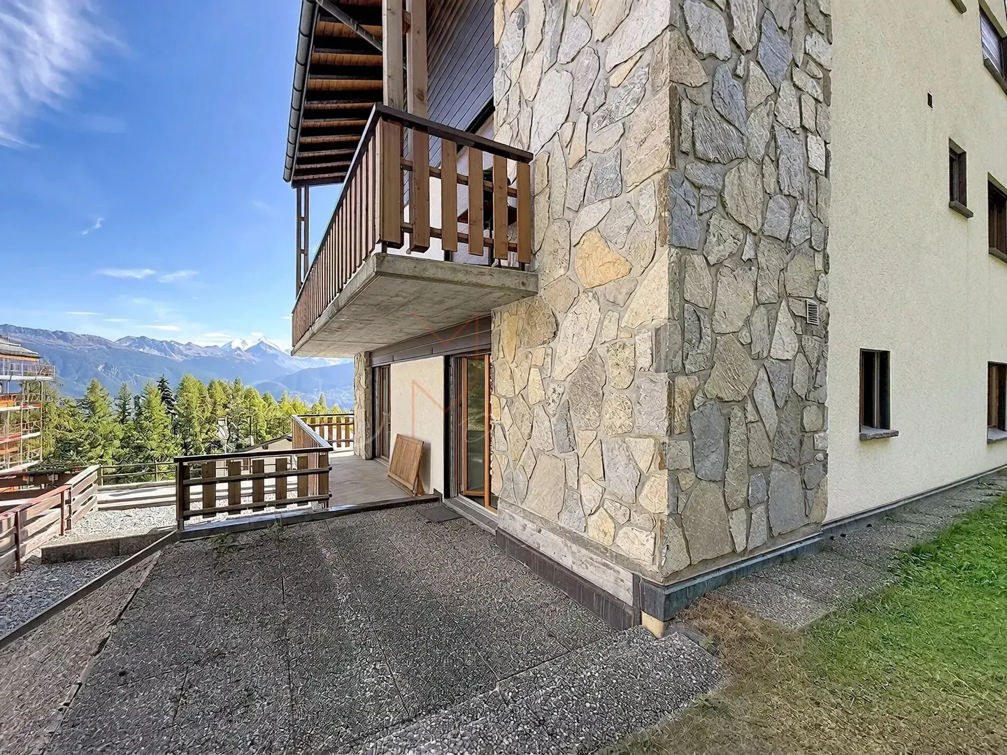 Appartamento ristrutturato con vista montagna - Foto 16 di 18