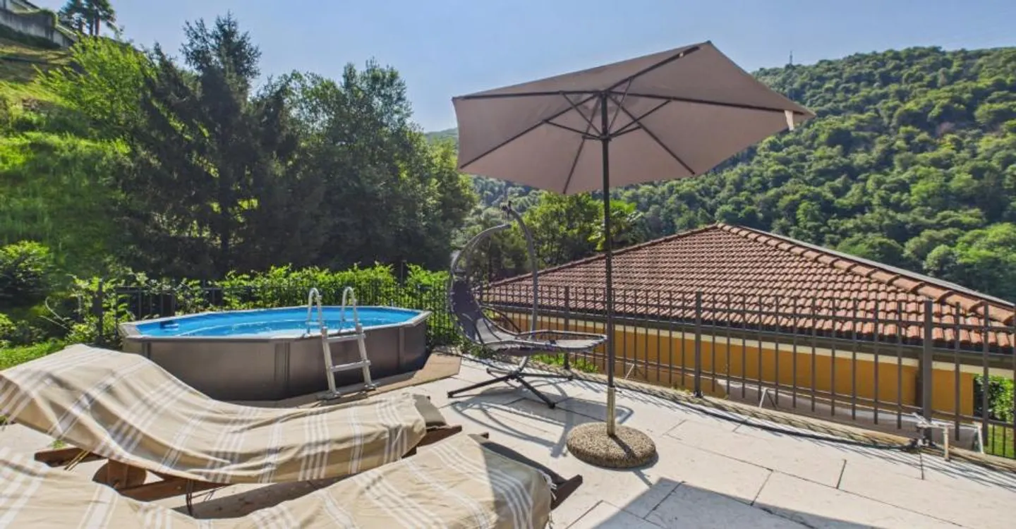 Exklusive Villa mit Pool, großem Garten und Zugang zu einem privaten Strand in Figino - Foto 8 von 10