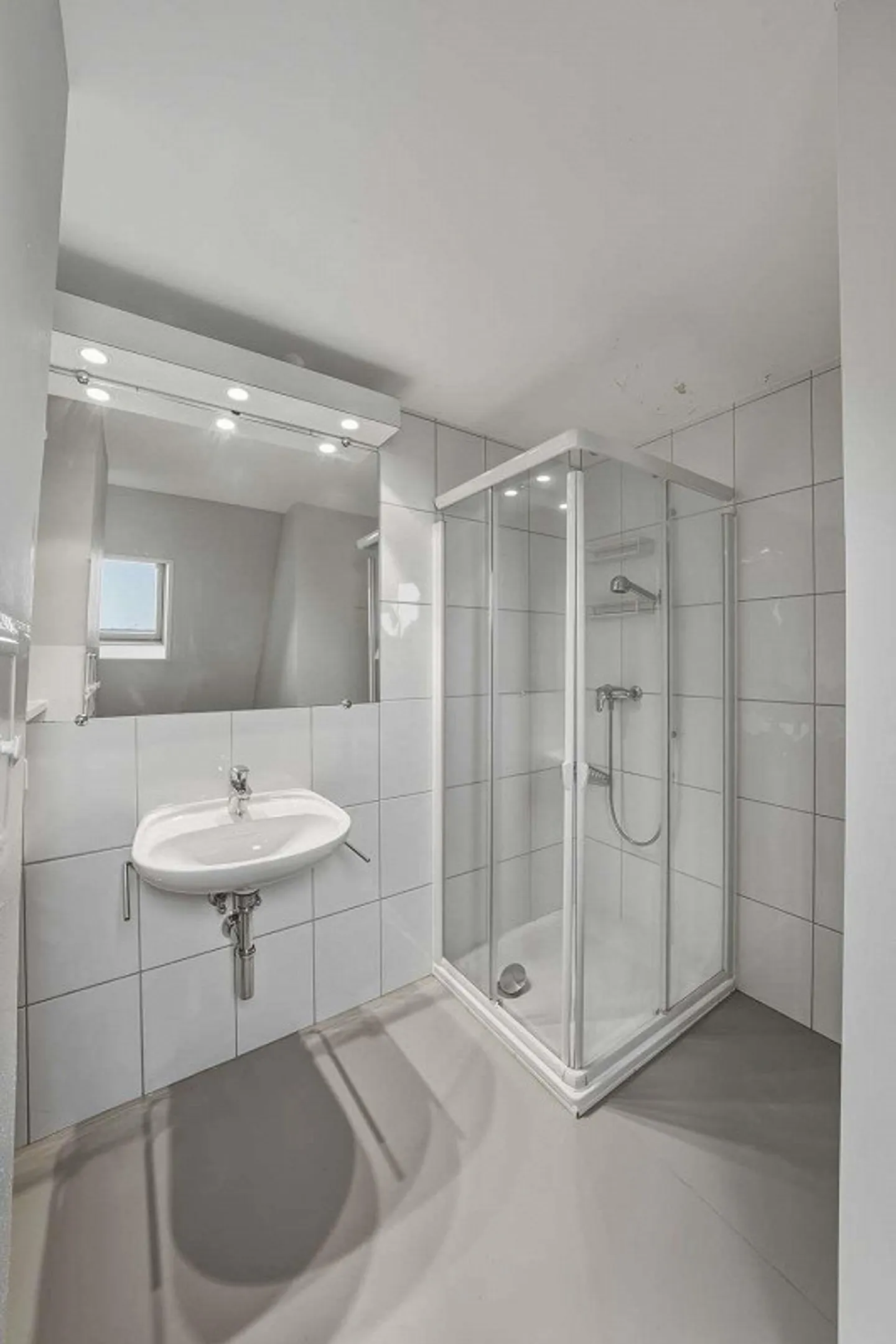 Edificio residenziale e commerciale unico - Foto 9 di 15