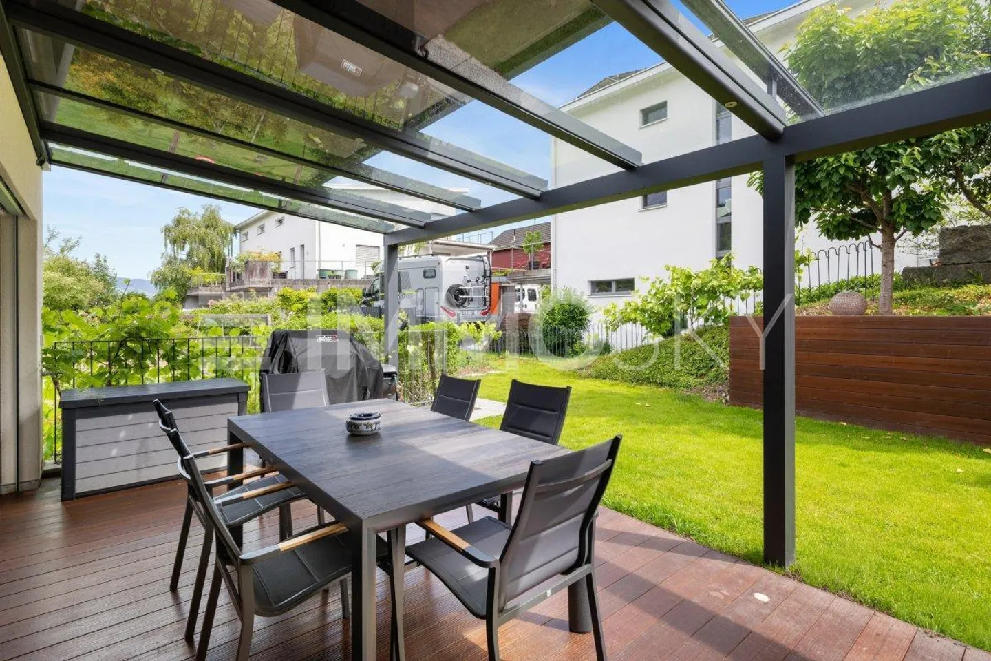 Merveille moderne de l'espace avec jardin - Photo 2 sur 5