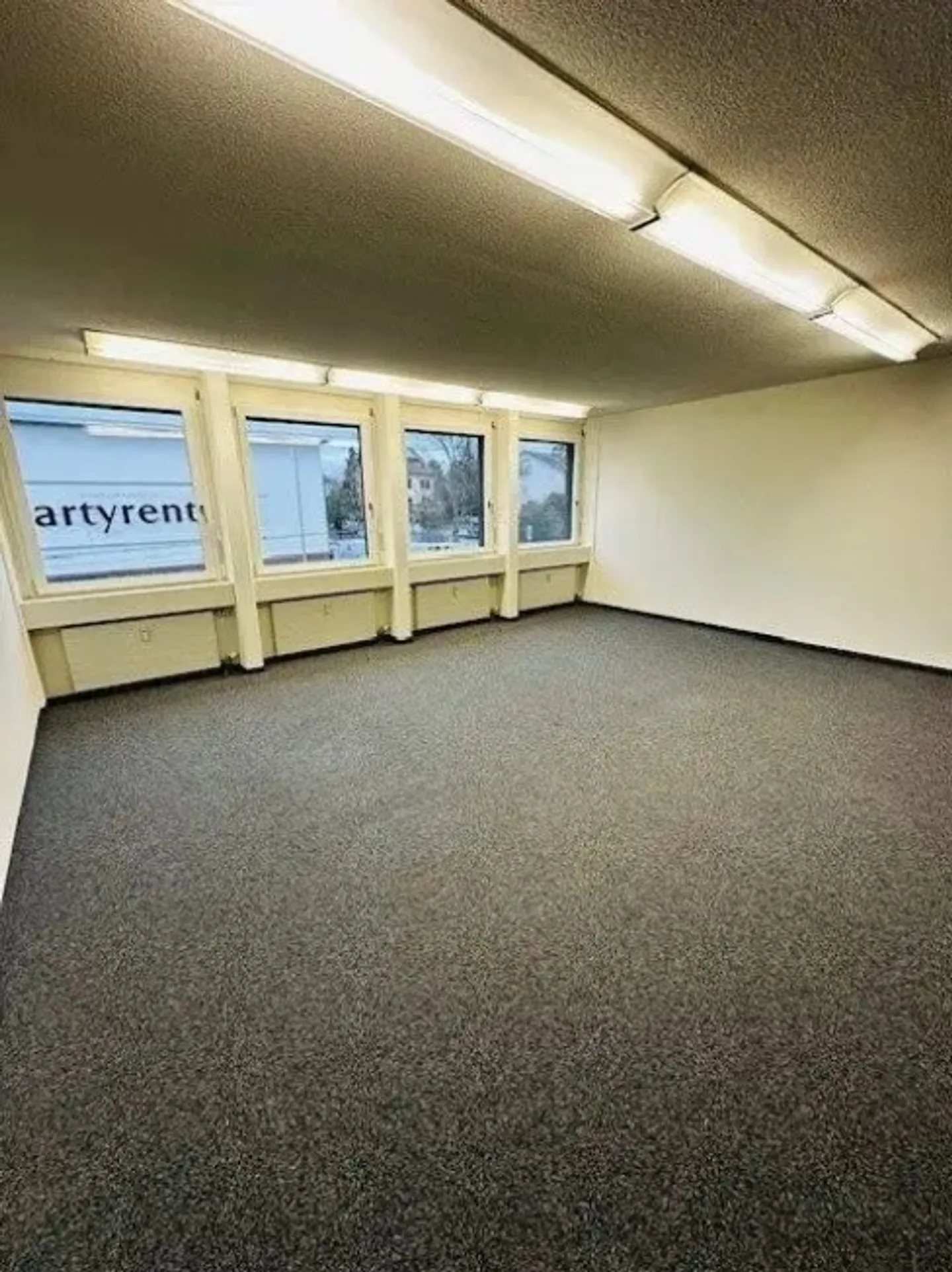 «Zentrale Lage - perfekt für Ihr Business!» - Foto 3 von 4