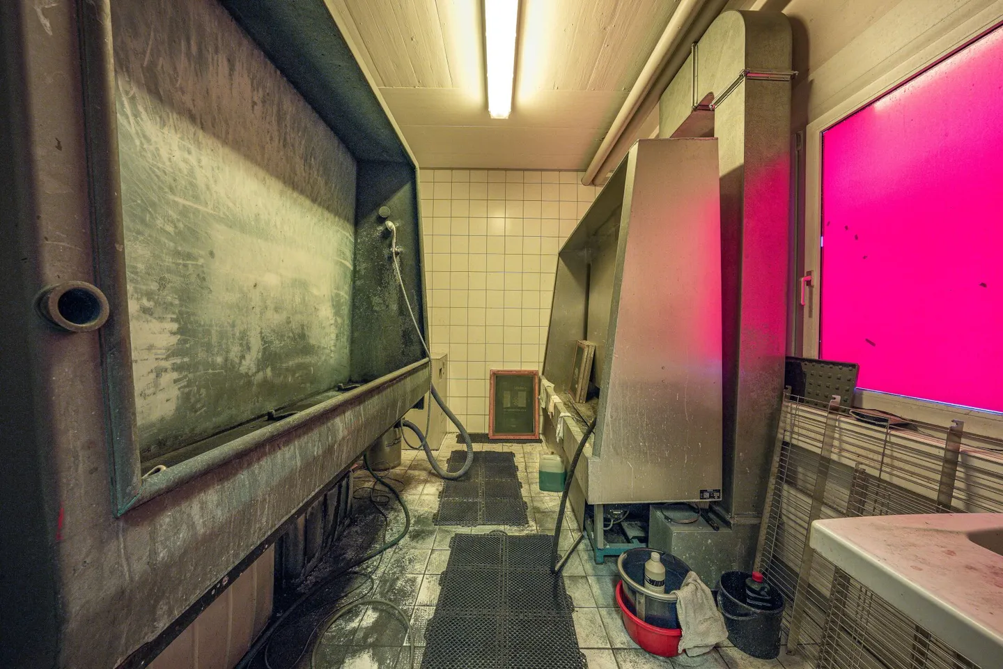 Commercial and Office Spaces in Optimal Location with Showroom - Photo 10 of 20