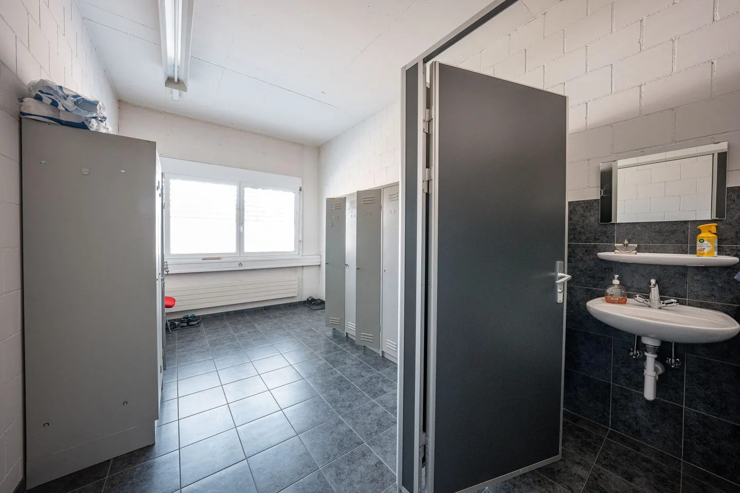 Commercial and Office Spaces in Optimal Location with Showroom - Photo 13 of 20