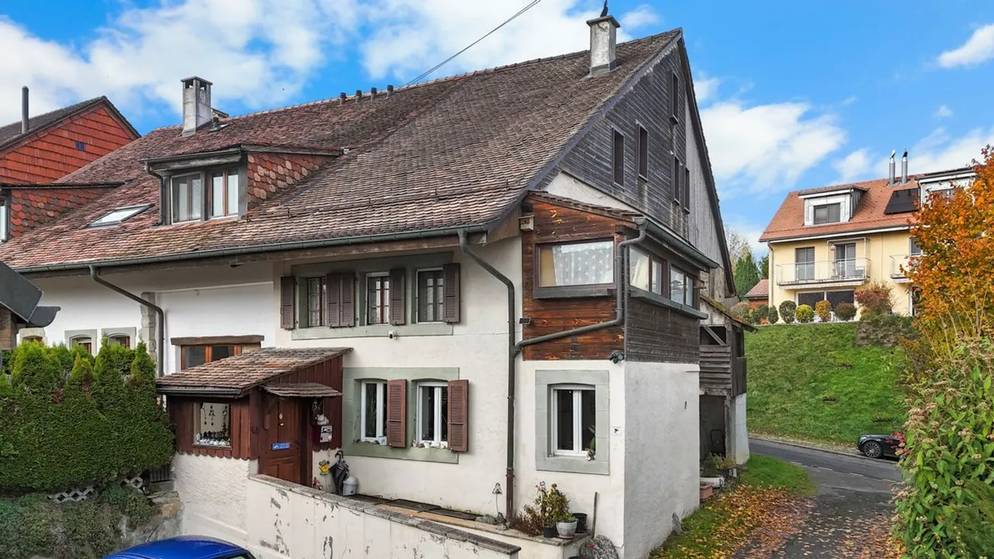 Ein charmantes Dorfhaus mit Scheune in Pailly - Foto 1 von 13