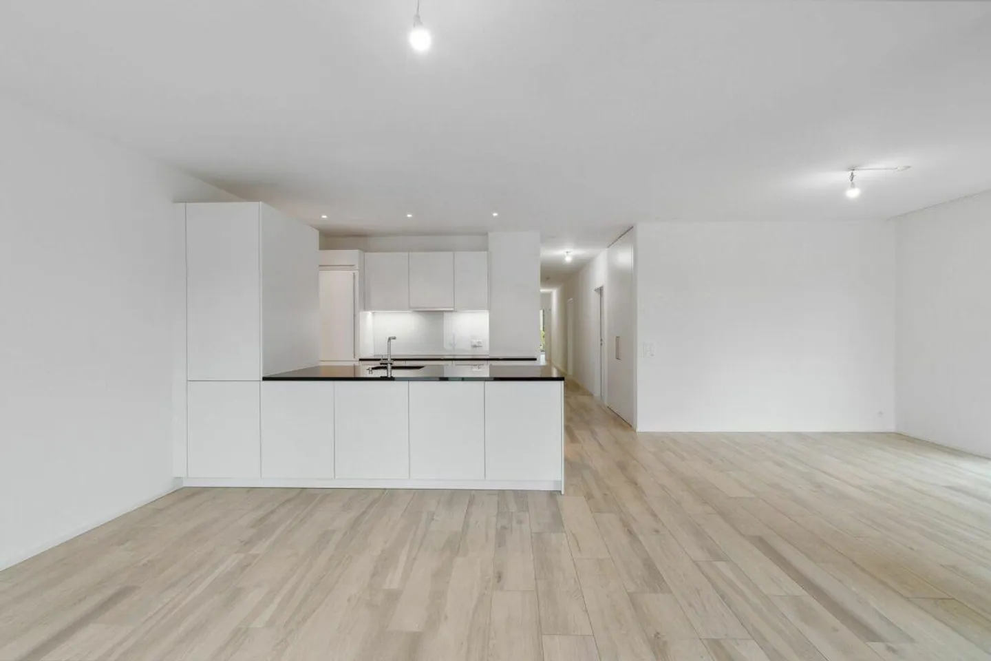 Vivere nella città di Laufen! Moderno appartamento di 4,5 stanze in una posizione tranquilla - Foto 3 di 16