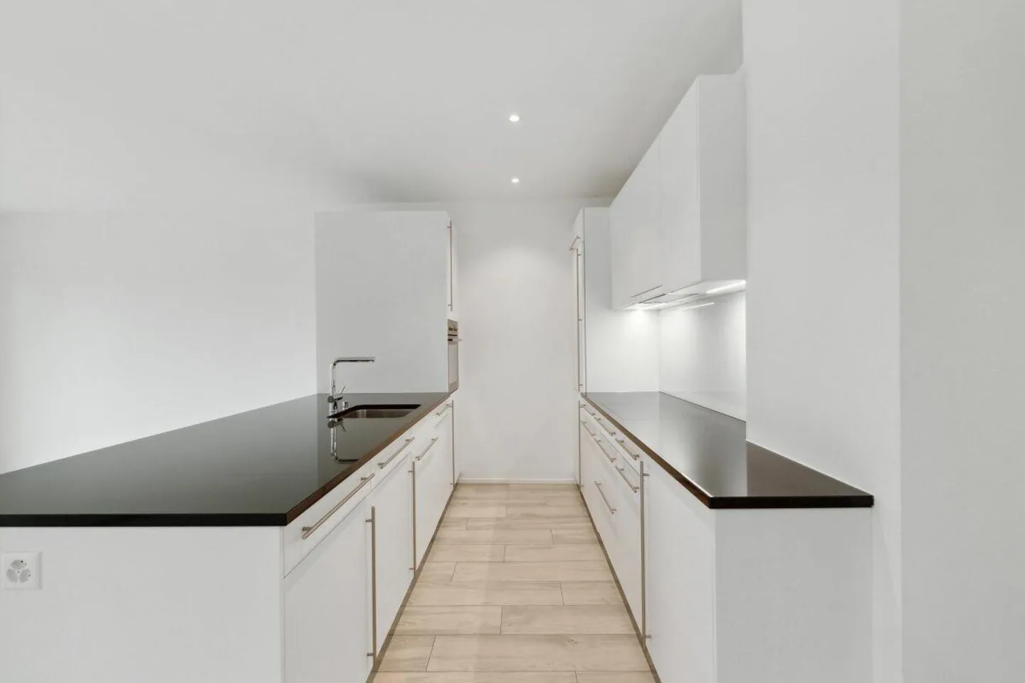 Vivere nella città di Laufen! Moderno appartamento di 4,5 stanze in una posizione tranquilla - Foto 4 di 16