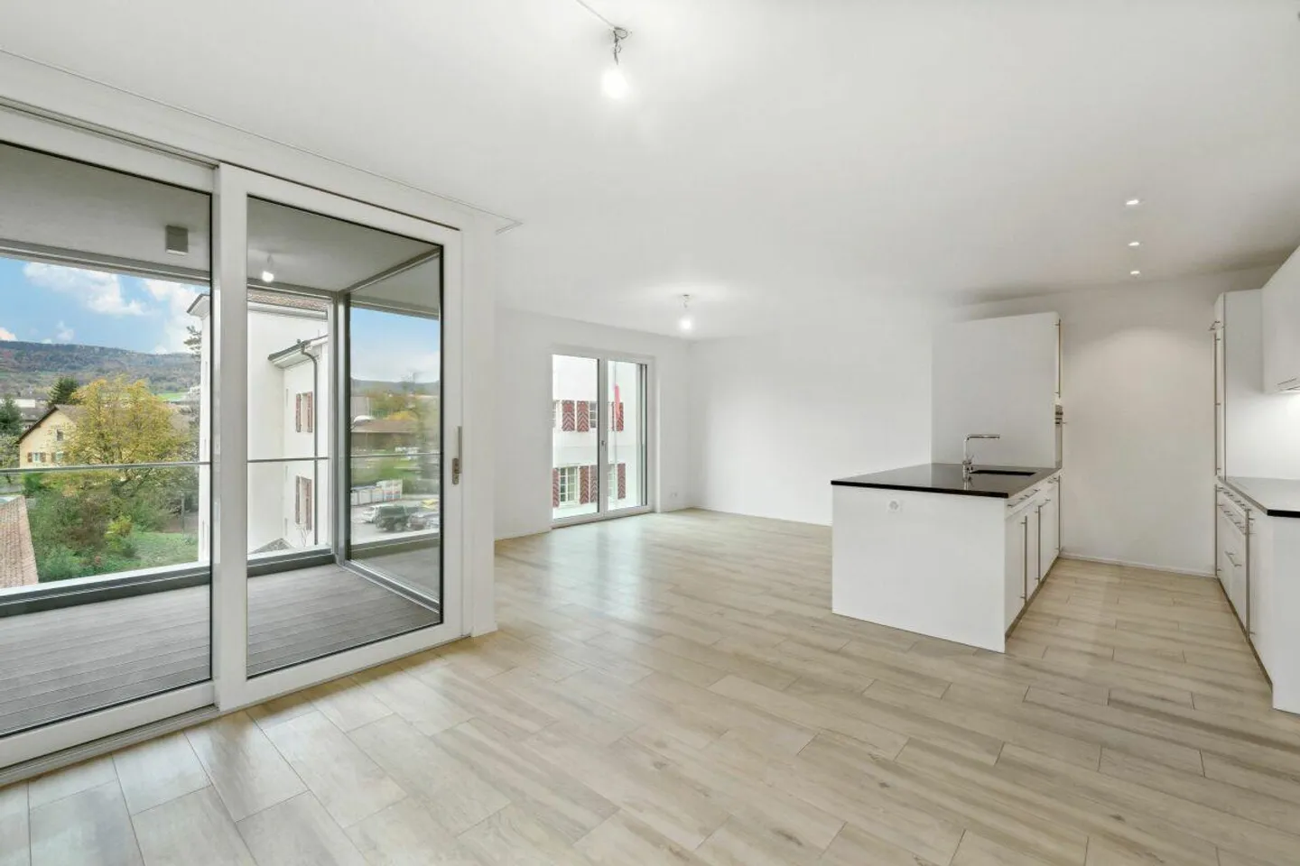 Vivere nella città di Laufen! Moderno appartamento di 4,5 stanze in una posizione tranquilla - Foto 5 di 16