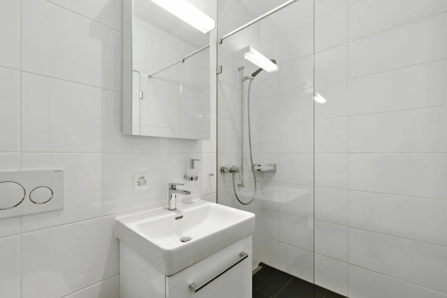 Vivere nella città di Laufen! Moderno appartamento di 4,5 stanze in una posizione tranquilla - Foto 10 di 16