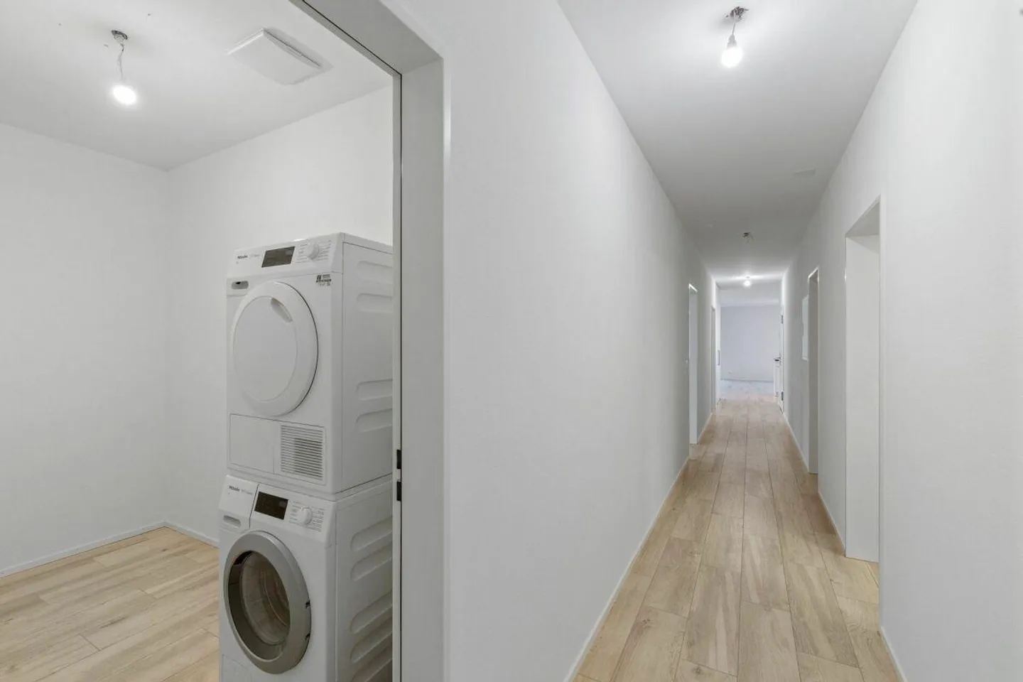 Vivere nella città di Laufen! Moderno appartamento di 4,5 stanze in una posizione tranquilla - Foto 11 di 16