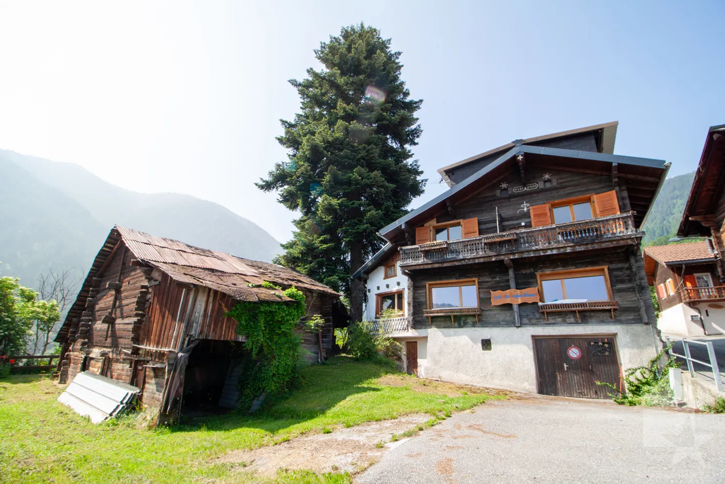 Chalet mit Restaurant & Terrasse - Foto 1 von 58