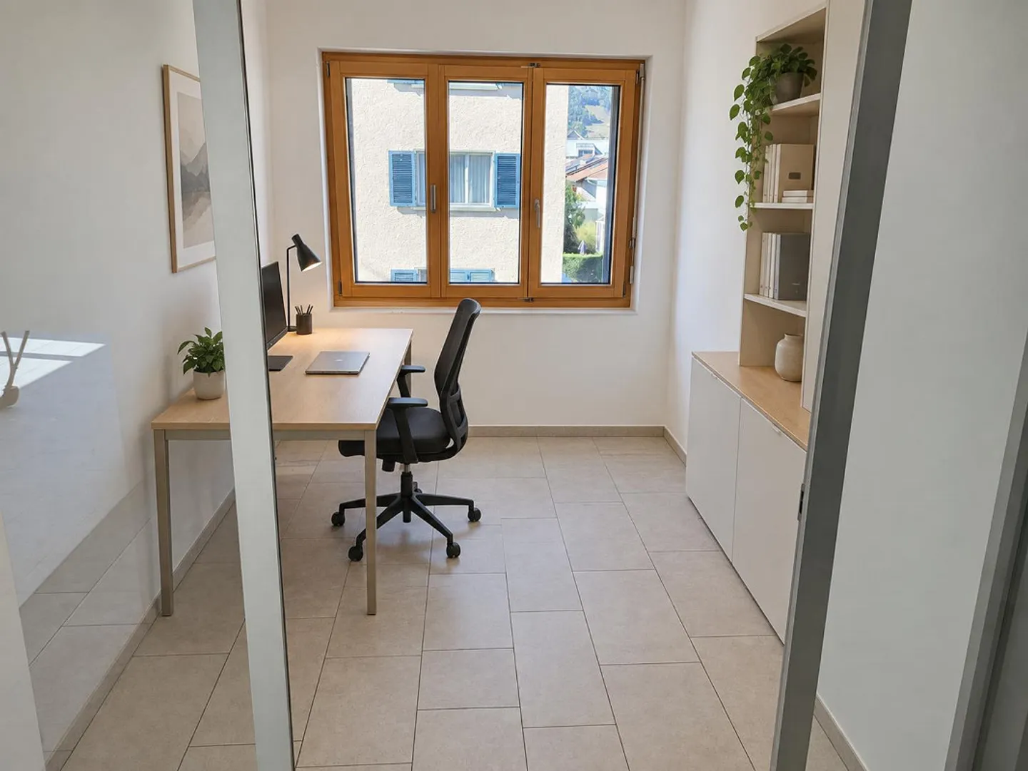 Bright, modern apartment with large terrace and mountain view - Photo 8 of 14