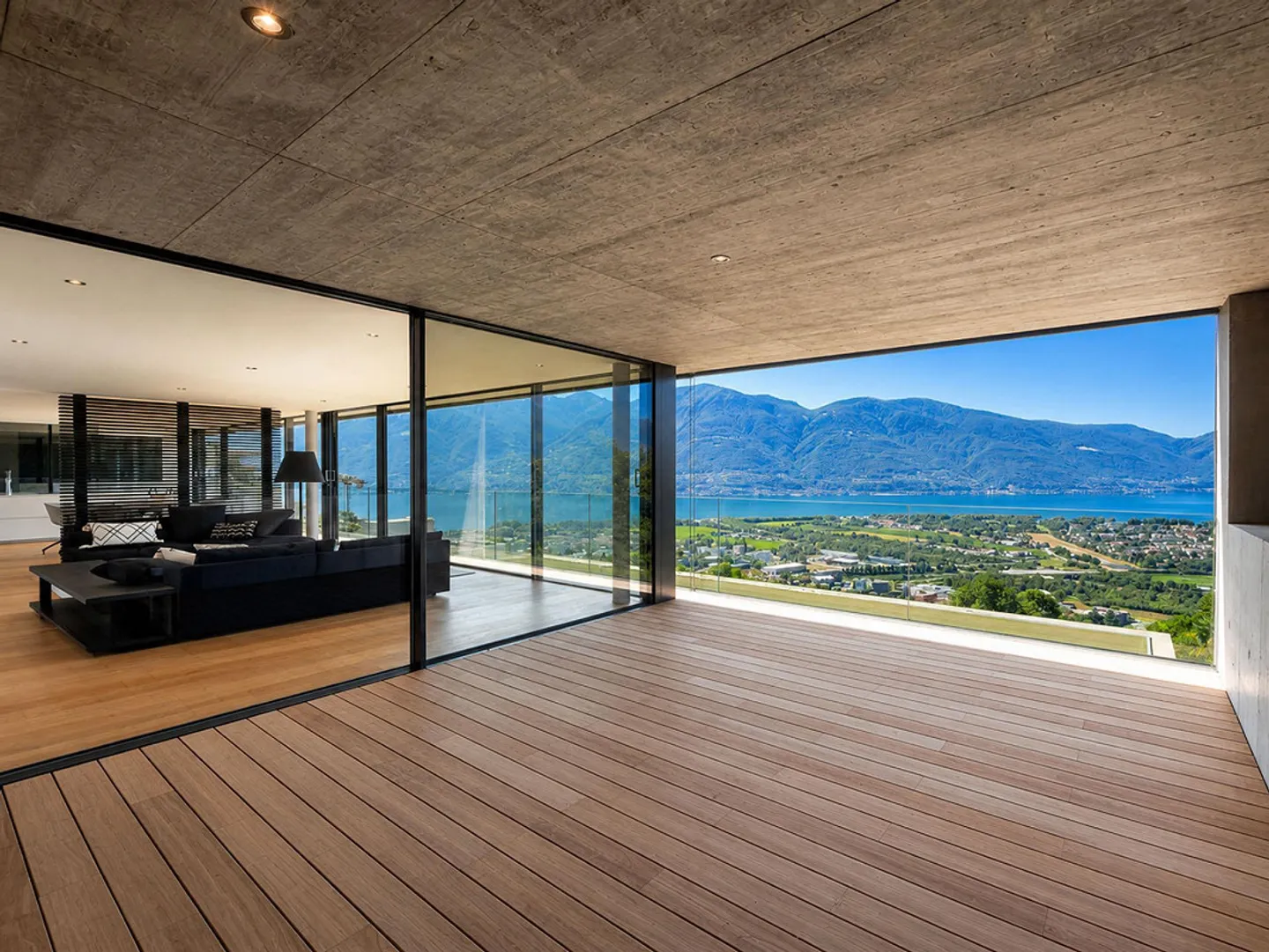 Modern penthouse with lake view in Locarno - Photo 11 of 17