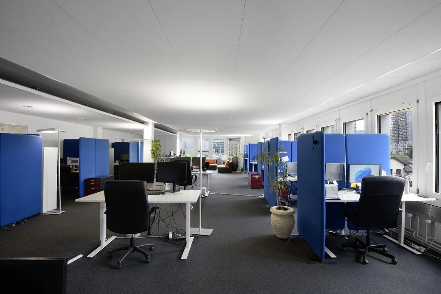 Connexion au réseau de transports en commun et routier : 332 m2 d'espace de bureau aménagé - Photo 5 sur 6