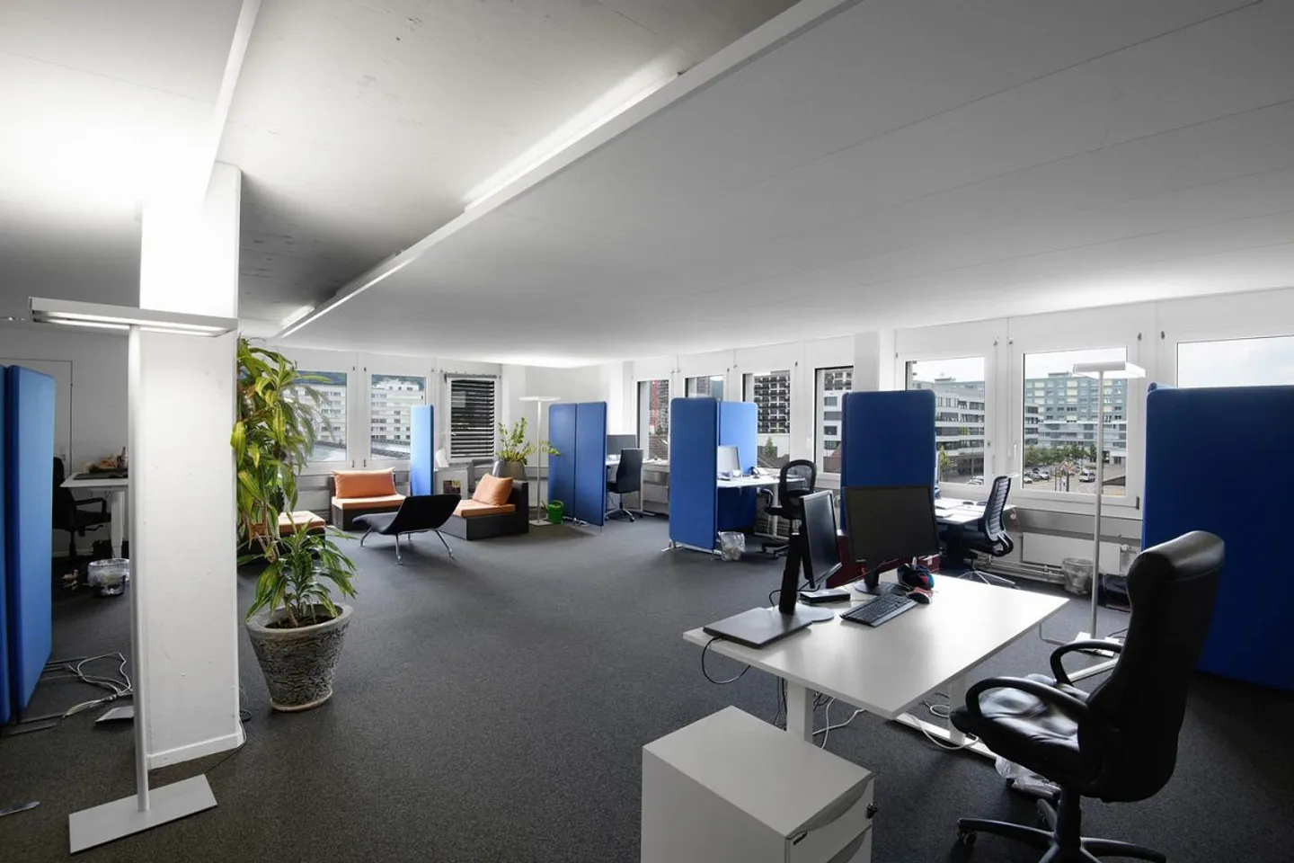 Connexion au réseau de transports en commun et routier : 332 m2 d'espace de bureau aménagé - Photo 6 sur 6