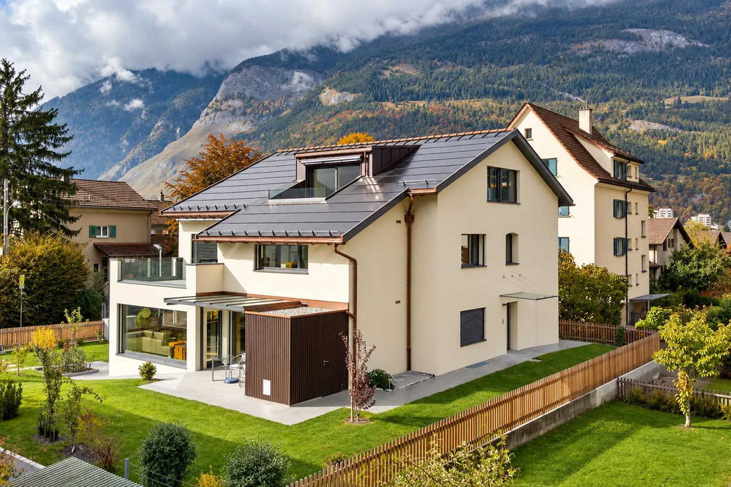 Bright, modern apartment with large terrace and mountain view - Photo 2 of 14