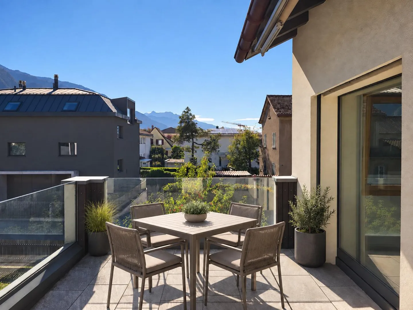 Bright, modern apartment with large terrace and mountain view - Photo 4 of 14