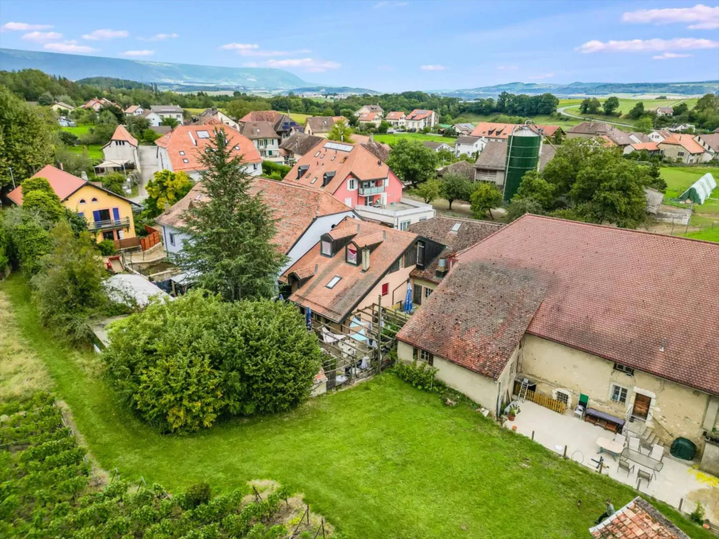 Edificio a uso misto - Foto 1 di 9